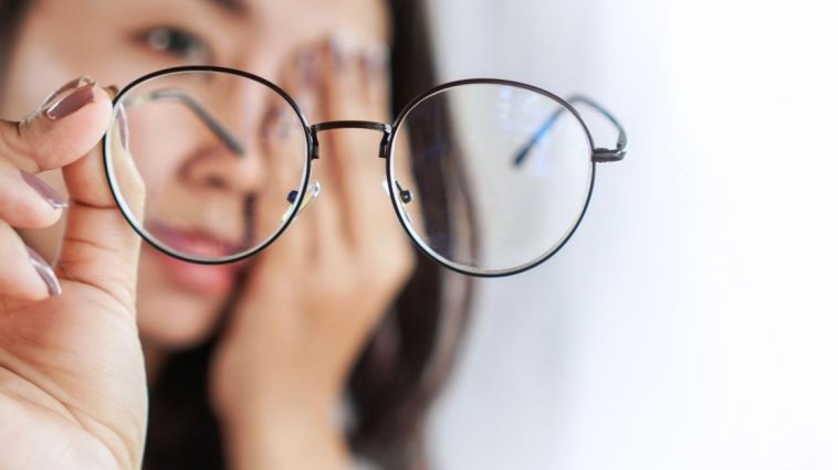 krótkowzroczność to plusy czy minusy