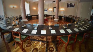 okrągły stół znika z pałacu