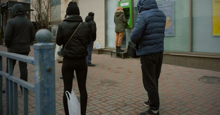 masowe wypłaty z bankomatów w polsce