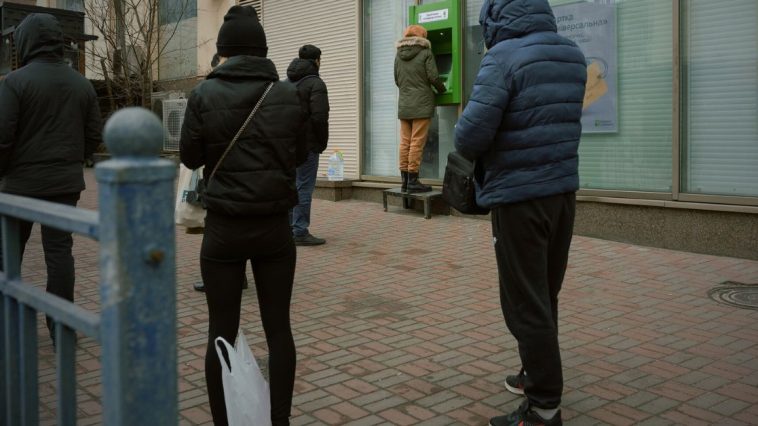 masowe wypłaty z bankomatów w polsce