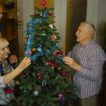 sztuczna choinka jak żywa z lampkami