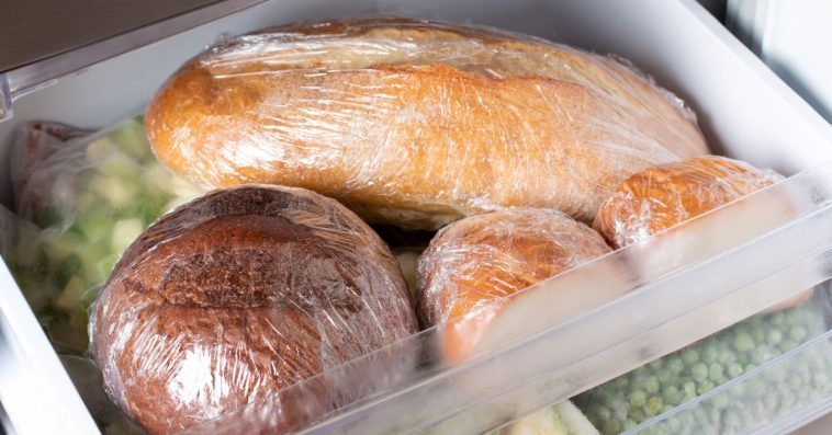 czy zamrożony chleb można włożyć do tostera