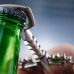 Jak otworzyć piwo bez otwieracza