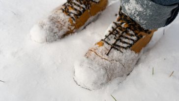 jak wyczyścić buty z błota i soli