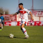 cofnięcie się z piłką