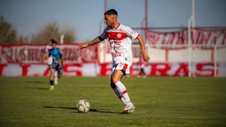 cofnięcie się z piłką