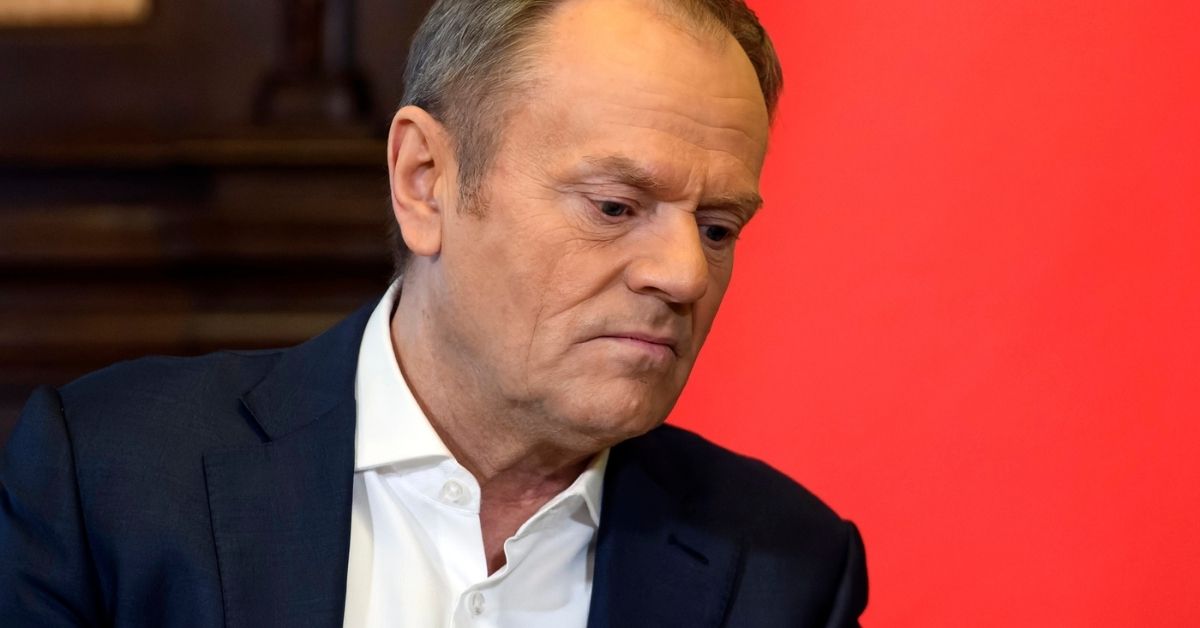 Tusk chce zablokować nastolatkom dostęp do internetu. Ustawa w toku