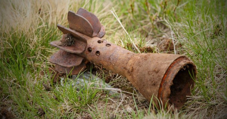 pocisk artyleryjski w odbycie