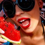 Sprawdź, jakie są najmodniejsze paznokcie na lato 2026! Poznaj letnie trendy w manicure i pedicure – od french po minimalizm w stylu clean girl.