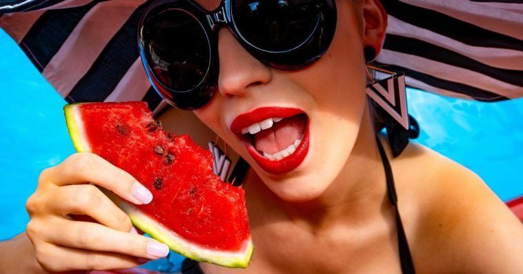 Sprawdź, jakie są najmodniejsze paznokcie na lato 2026! Poznaj letnie trendy w manicure i pedicure – od french po minimalizm w stylu clean girl.