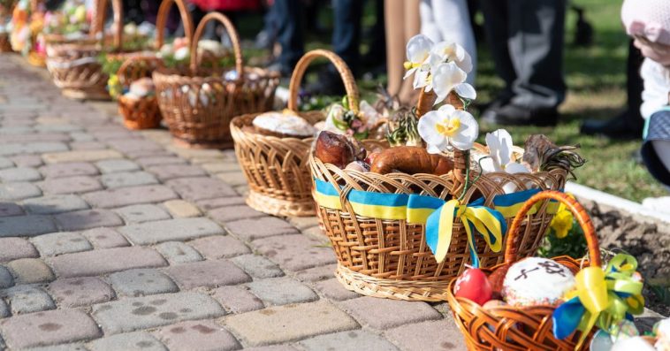 swiecenie pokarmow do ktorej godziny