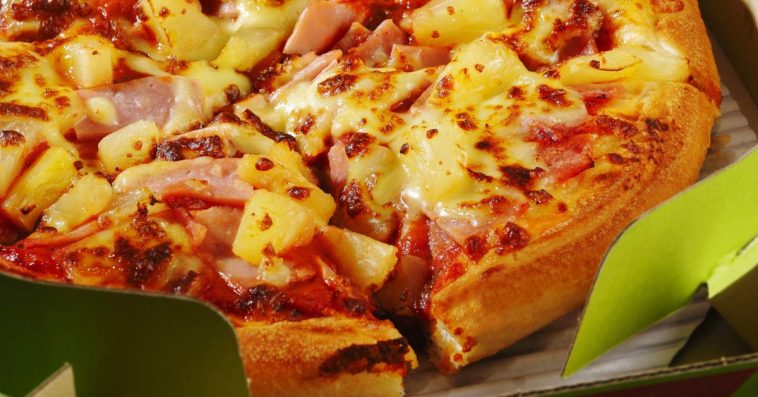 skąd pochodzi pizza hawajska