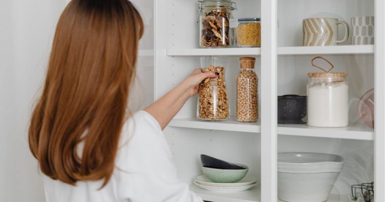 przechowywanie żywności w plastikowych pojemnikach