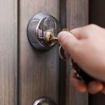 zostawiłem klucze w drzwiach