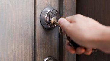 zostawiłem klucze w drzwiach