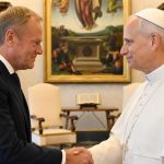tusk z rodziną w watykanie