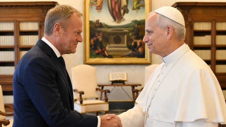 tusk z rodziną w watykanie