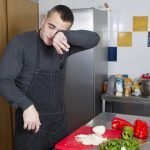 jak kroić cebulę żeby nie płakać