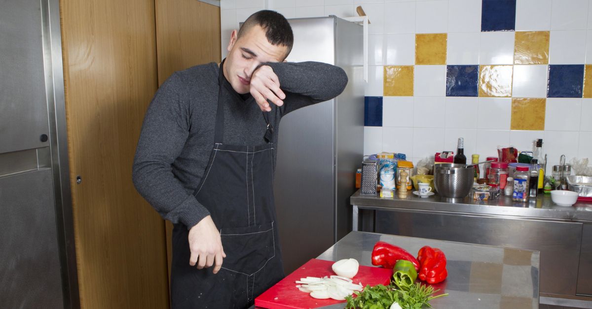 Jak kroić cebulę żeby nie płakać? Wystarczy prosty sposób znany od pokoleń